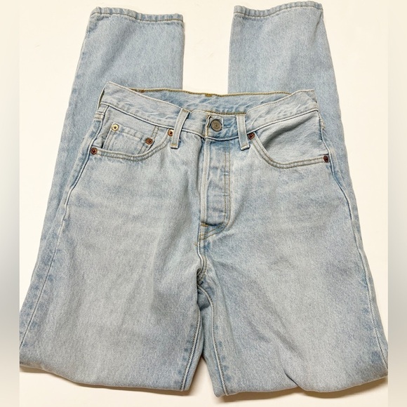 Levis Womens 501 Light Wash Floral Patch Distressed Mid Rise Denim Jeans Size 24 - Picture 3 of 10